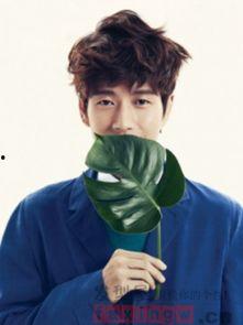 男生戴眼罩吃瓜,男生戴眼罩吃瓜的趣味瞬间