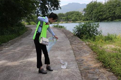 南坪河边吃瓜,街头巷尾的欢乐时光