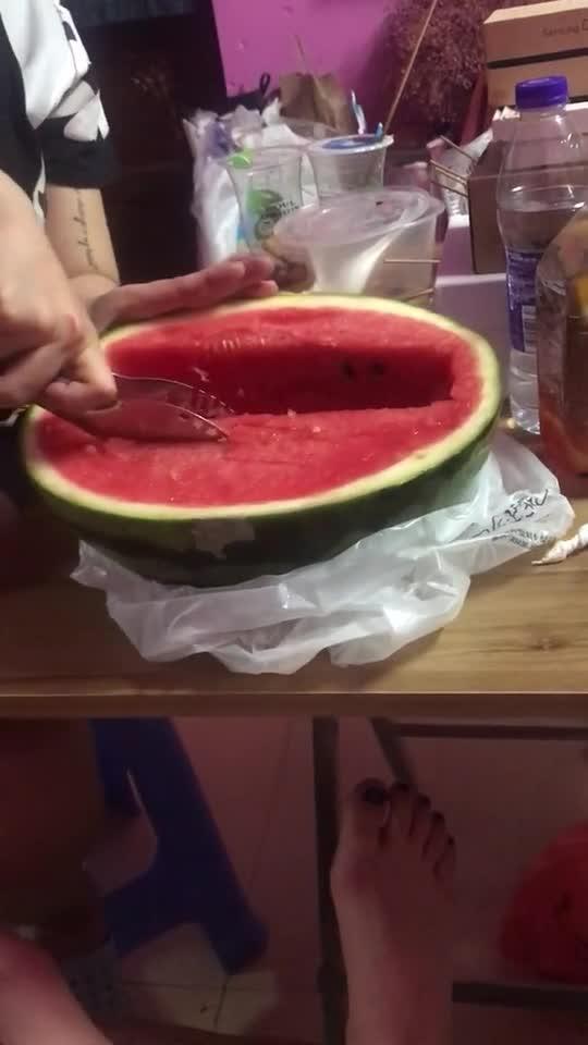 宿舍打架吃瓜,一场打架事件背后的“吃瓜”众生相