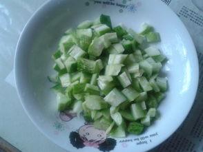 小瓜怎么凉拌吃,小瓜凉拌新吃法，简单美味一步到位