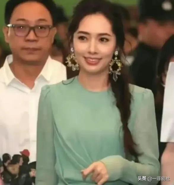 明星最新吃瓜消息,明星A深夜聚餐，神秘事件引热议