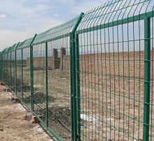 学校铁网围栏吃瓜,揭秘校园生活新趣味