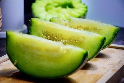 吃瓜的视频真实,揭秘吃瓜视频背后的真实故事