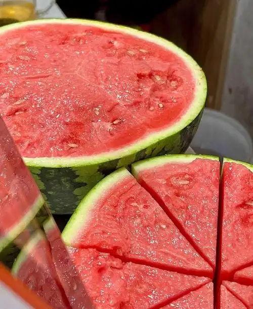 西瓜掉下吃瓜,西瓜掉下吃瓜记